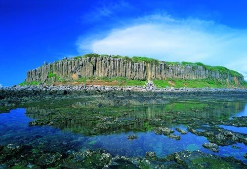 澎湖著名的桶盘屿。(澎湖县政府提供) 澎湖著名的桶盘屿。(澎湖县政府提供)