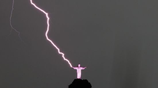 地标耶稣被雷劈世界杯救不了巴西经济|世界杯