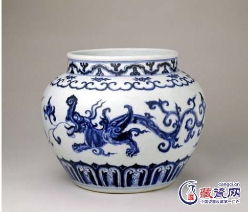 明代云朵纹瓷坛 明代云朵纹瓷坛
