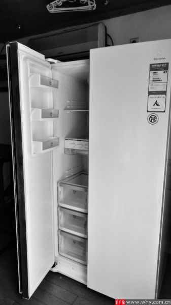 虞先生已经把冰箱清空等待更换新冰箱。