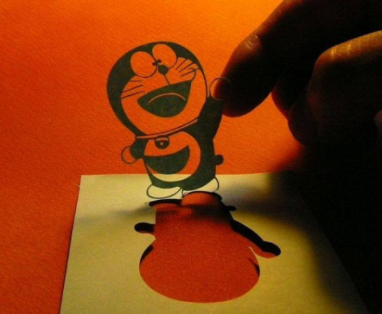 日剪纸艺术家用便利贴打造精彩动漫人物