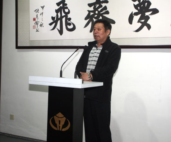 中国书法家协会理事、外联部主任张艺群发言