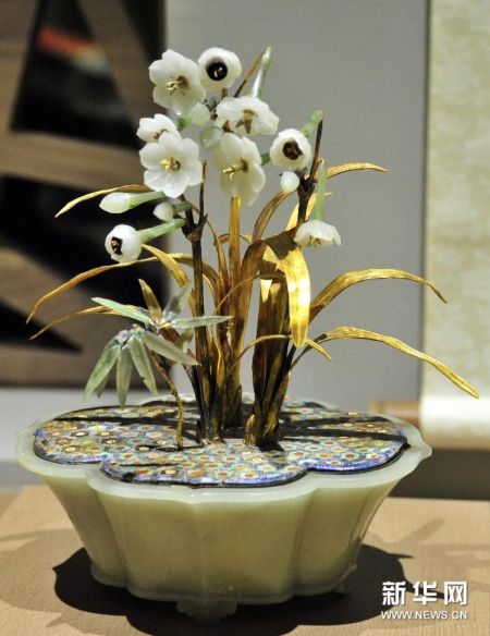 12月24日拍摄的在台北故宫博物院展出的清“金叶玉卉水仙盆景”。 12月24日拍摄的在台北故宫博物院展出的清“金叶玉卉水仙盆景”。