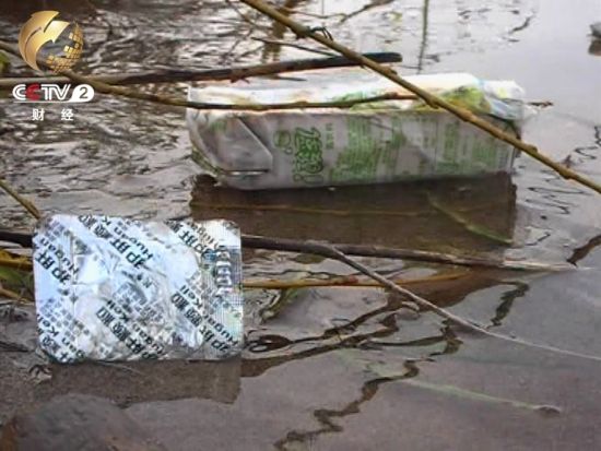 河道里的垃圾 河道里的垃圾
