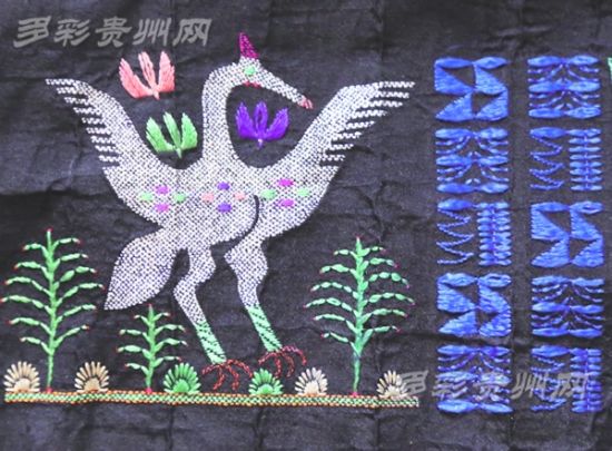 布依族背兒帶繡片 布依族背儿带绣片