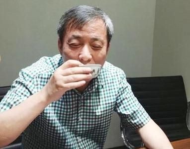 股民表情录:鸡缸杯大叔刘益谦砸10亿护盘后