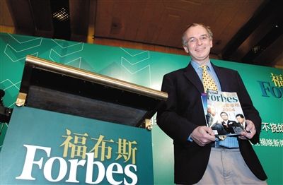 2004年11月4日，“福佈斯2004中國富豪榜”新聞發佈會在北京天倫王朝飯店舉行。圖/IC