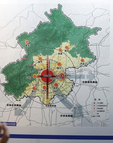 2017年3月29日,北京,新版北京城市总规草案今起在北京市规划展览馆公示,吸引大批市民预约参观。 北京城市副中心露真容:副中心不等于通州区