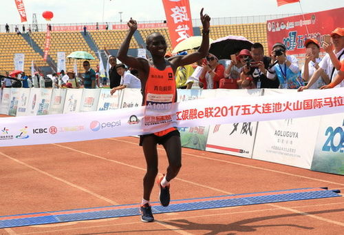 各路大咖齐上阵 史上别致马拉松 各路大咖齐上阵 史上别致马拉松