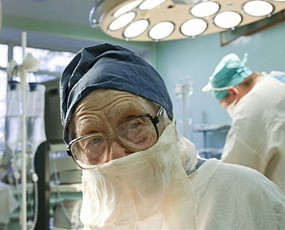 惊叹！90岁高龄的外科主刀医生