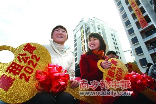 广东东莞相对贫穷小镇推行高福利模式引争议
