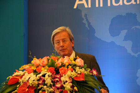 纽约泛欧证交所主席Jan-Michiel HESSELS先生发表主旨演讲