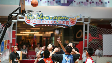 新东安广场借力三国篮球赛聚集人气带动商机_