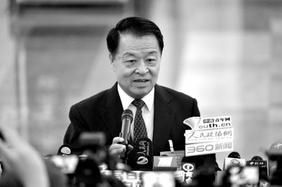 交通运输部部长杨传堂接受记者采访。京华时报记者王海欣摄