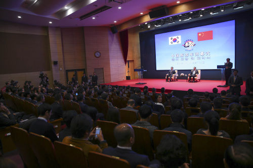 李克強總理1日在韓國首爾出席中國旅遊年閉幕式。