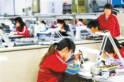 深圳近半来料加工企业转型 向产业链高端延伸