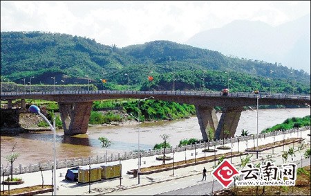 云南中越红河大桥9月1日试通车(图)