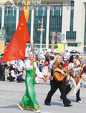 “和谐南宁·欢乐绿城”大巡游(组图)