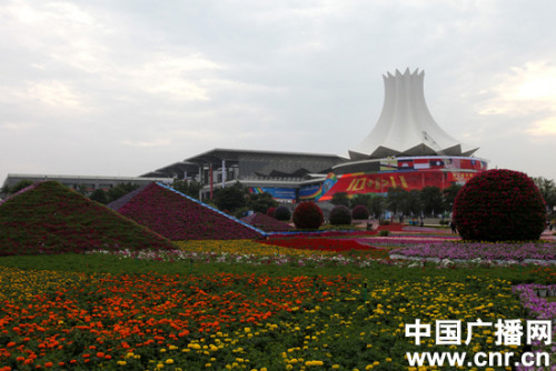 南宁:百万盆鲜花装点 喜迎“两会一节”