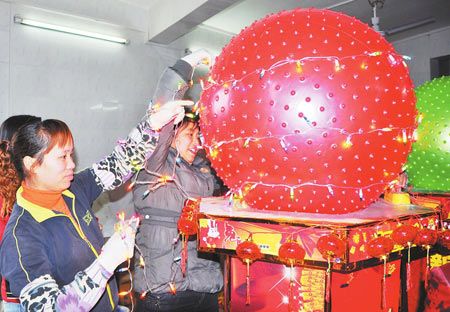 春满人间迎兔年 灯影渐近“柳”梢头(图)