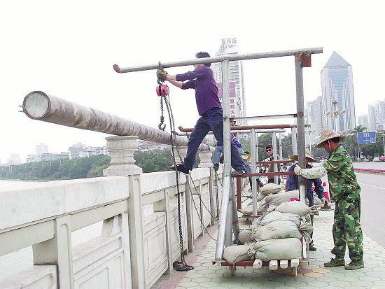 南宁:南湖大桥水景瀑布改造工程启动(图)
