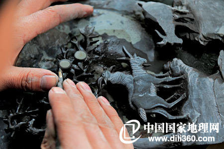 宁夏蓝宝贺兰石 宁夏传统土特产之蓝宝贺兰石:介于玉与石之间(图)