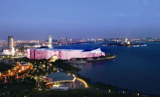 以湖为媒,开启一座城市的狂欢 以湖为媒:开启一座城市的狂欢(图)