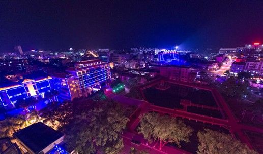流经白沙县城的夜景 白沙投巨资打造 “一河两岸”风景线