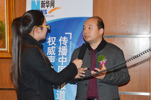 杨建国接受《新华有约》专访 杨建国:龙头项目带动郑州航空港产业升级