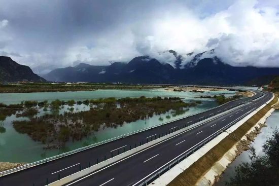 林芝 “传统旅游”走向“生态旅游” 林芝 “传统旅游”走向“生态旅游”