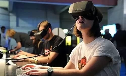 最具“科技感”的VR高考作文 中关村人这么答 最具“科技感”的VR高考作文 中关村人这么答
