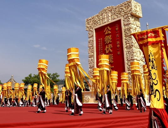 2016(丙申)年公祭中华人文始祖伏羲大典隆重举行 2016(丙申)年公祭中华人文始祖伏羲大典隆重举行