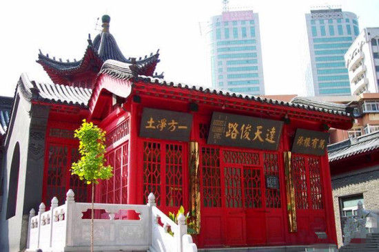 呼和浩特市清真大寺 呼和浩特市清真大寺:拔地凌空秀出云表