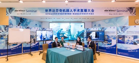 中国人民解放军总医院肿瘤外一科主任贾宝庆、北京大学肿瘤医院胃肠肿瘤中心二病区副教授张霁、知名媒体人石述思现场直播解说 国内外顶级专家汇聚京城 全领域直播揭秘达芬奇机器人手术