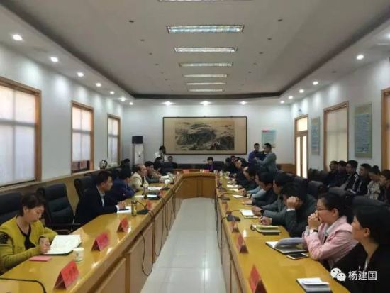 全省转型发展攻坚推进会议。 杨建国:为孟州招商引资支了这三招
