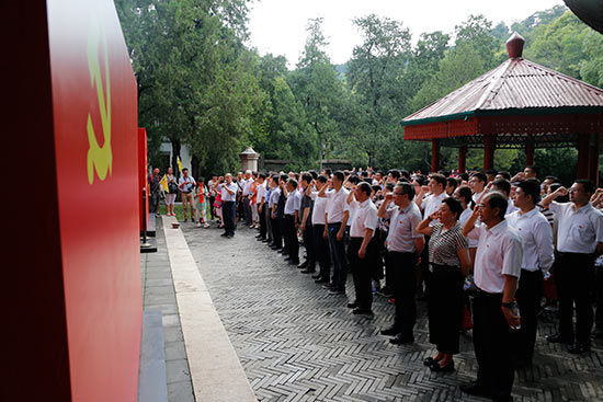 感受革命历史,追寻红色记忆 香山公园迎来“双清红色游”高峰 首次推出迎七一特色文创产品