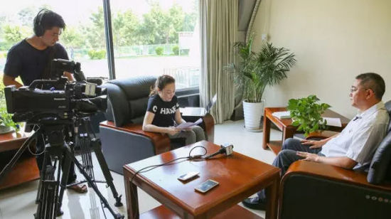 李俊接受微博县域经济频道专访 西昌市委书记李俊接受微博县域经济频道专访
