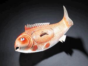 鱼形带盖汤盆以6.6万英镑成交(图)_瓷铜器具