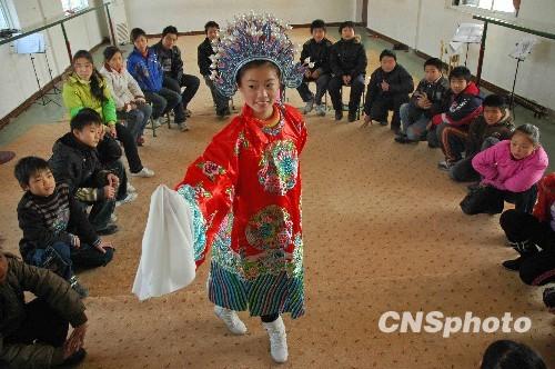 ���ʶ�ͯ�գ�����С��һ�𳤴�