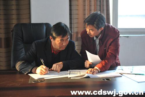 �����������Ծɻ������Ϸ��񴰿�������˹���ȫ������