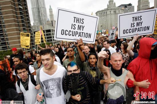 占领华尔街蔓延抗议者怒斥华尔街与两党钱权关系
