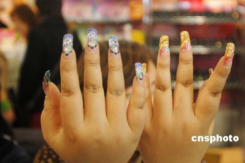 美甲业材料成本5元收费数百元 专家称行业难管