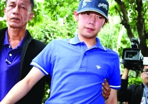 泰国红牛饮料继承人撞死警察逃逸被捕 _产经_