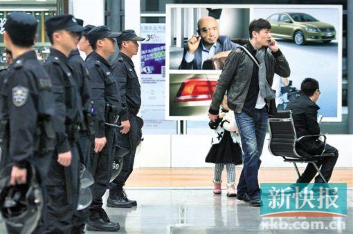 深圳突施限购限牌限外 交警连夜中止4S店抢售