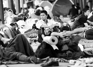 移民滞留布达佩斯火车站_滚动新闻