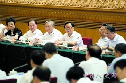 上海首次就城市管理机制对政府部门专题询问