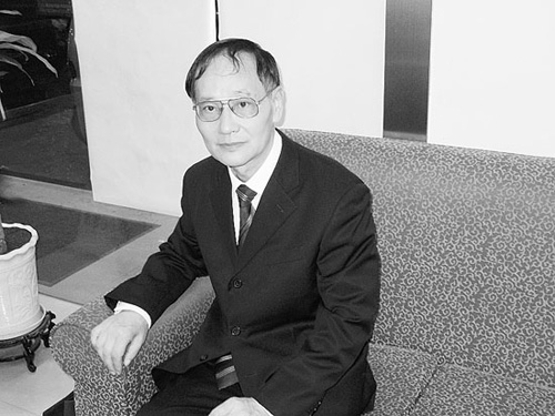 工程师热衷谏言公共事务 曾批评市长等百名官员