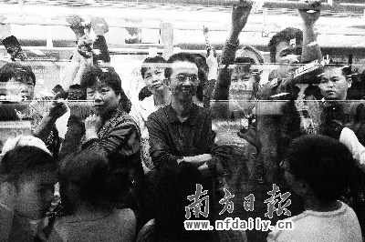 广州公共交通免费首日公交客流仅增9.4%