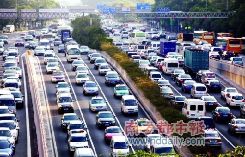 限行解禁首日 广州“堵”回原形(图)