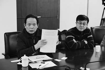 武汉地铁集团纪委书记在接受采访时表示,已接到上级纪委转来的投诉材料,将对此次招标过程进行调查。傅大伟摄 【舆情浅析】武汉地铁广告招标遭质疑事件